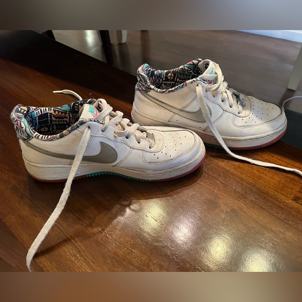Women’s size 6 Air Force 1 tennis shoes